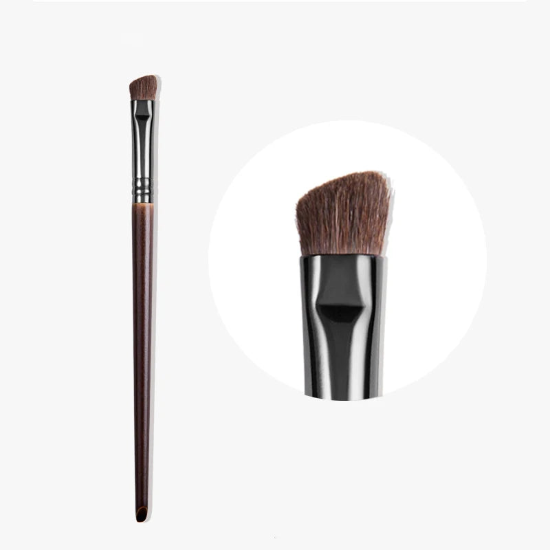 Eyeshadow Brush – Goat Hair Crease & Blending Tool (1pc)