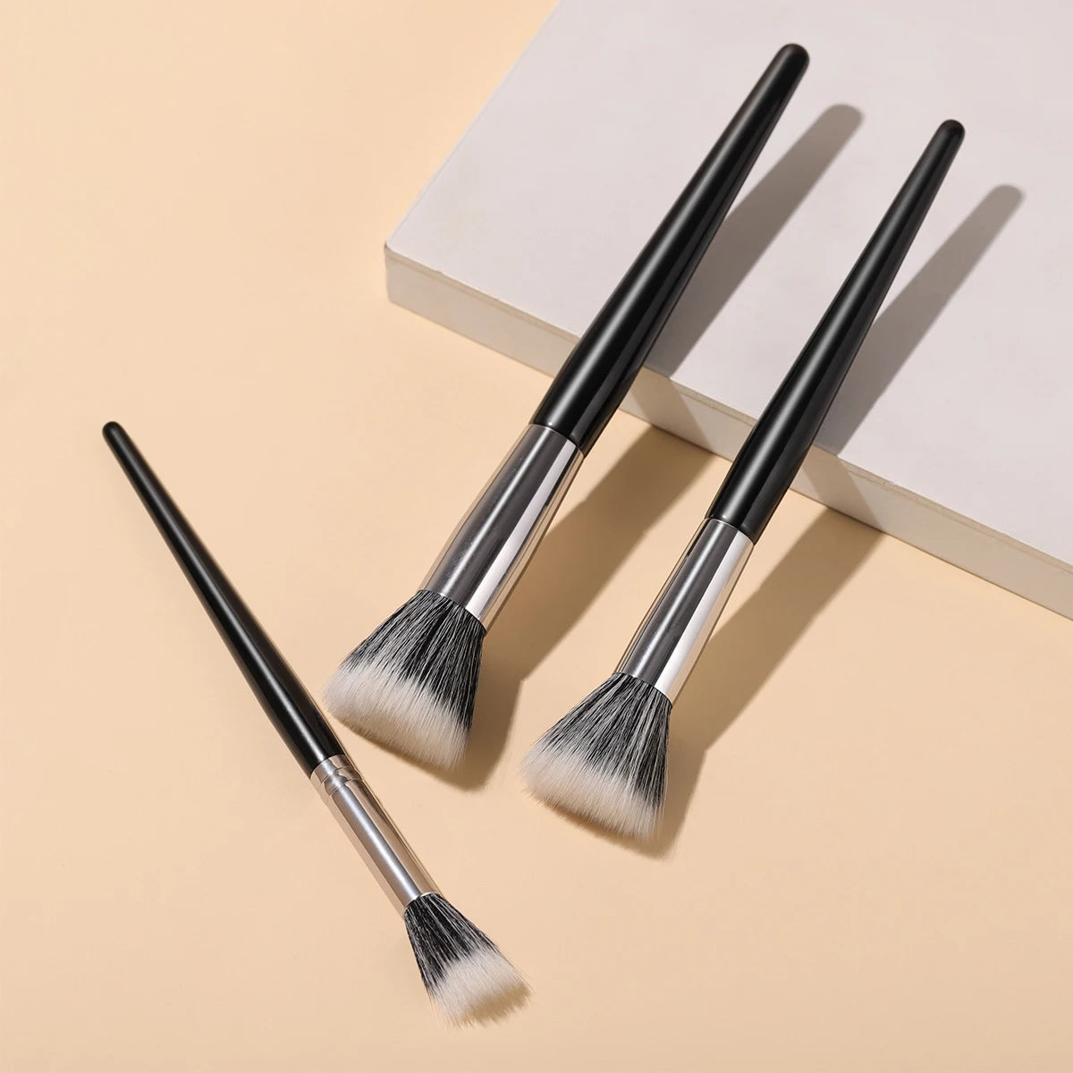 Goat Hair Stippling Brush – For Highlight, Blush & Loose Powder